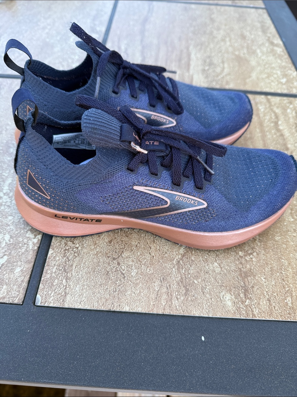 Brooks Women’s Levitate Stealthfast 5 Dark Blue & Copper Size 6 New Without Box